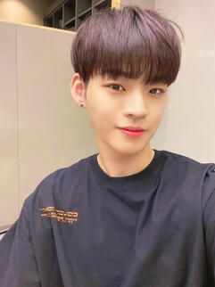 hyojin (kim hyojin ; leader & main vocalist)