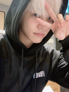U (mizuguchi yuto ; main dancer & sub vocalist)